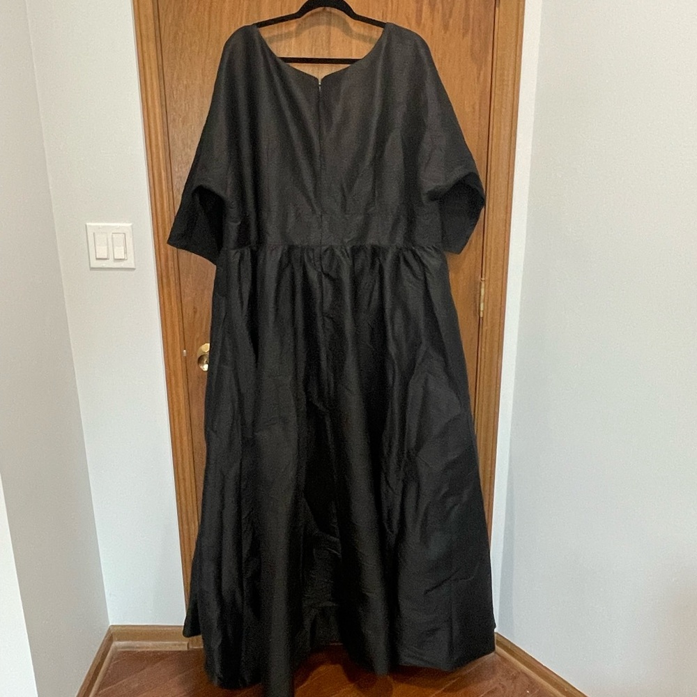ESHAKTI Black Gown - Picture 3 of 5